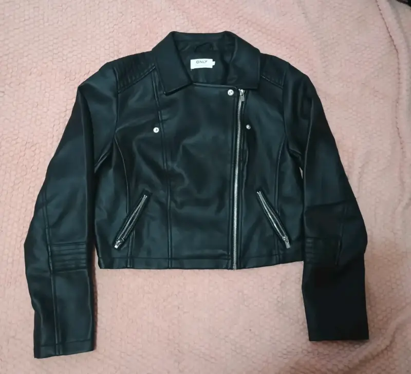 Chaqueta de cuero sintético negra para mujer - 1