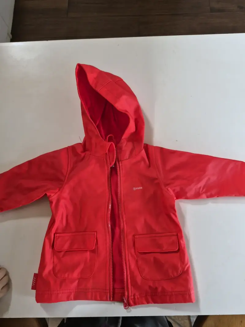 Chaqueta impermeable roja para niños marca Roda - 1