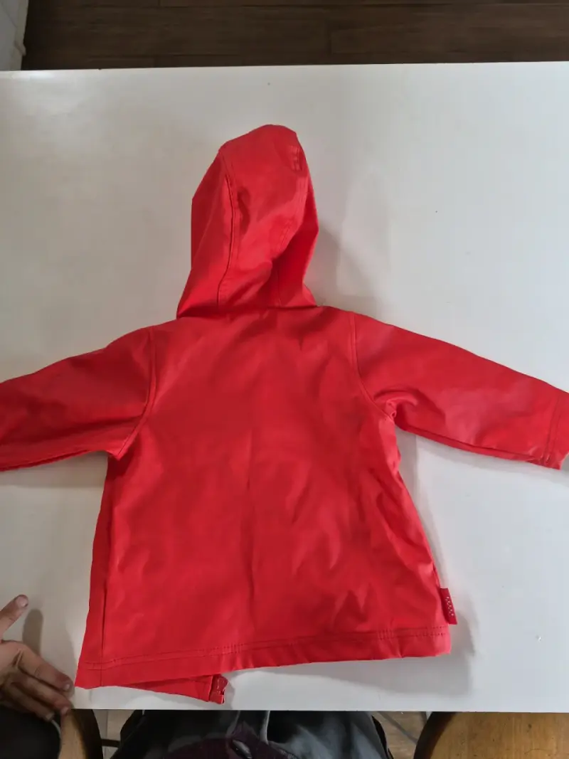 Chaqueta impermeable roja para niños marca Roda - 2