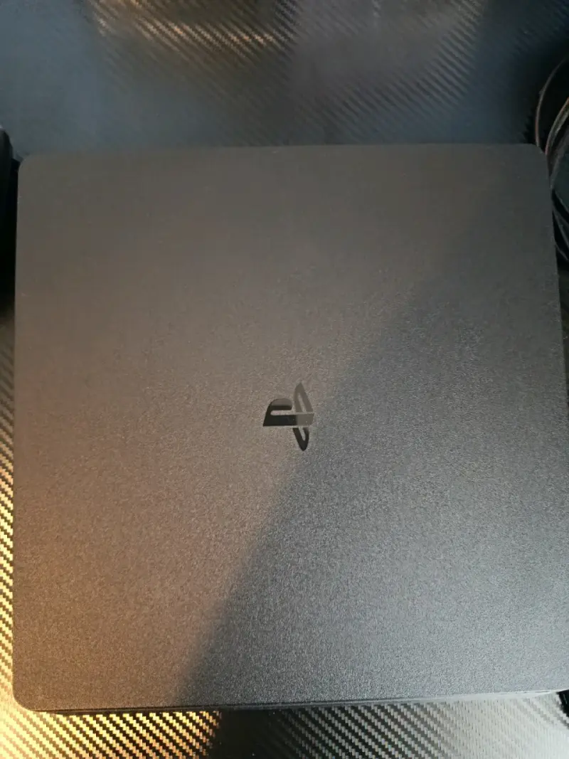 Consola PS4 con 3 juegos y 2 controles - 3