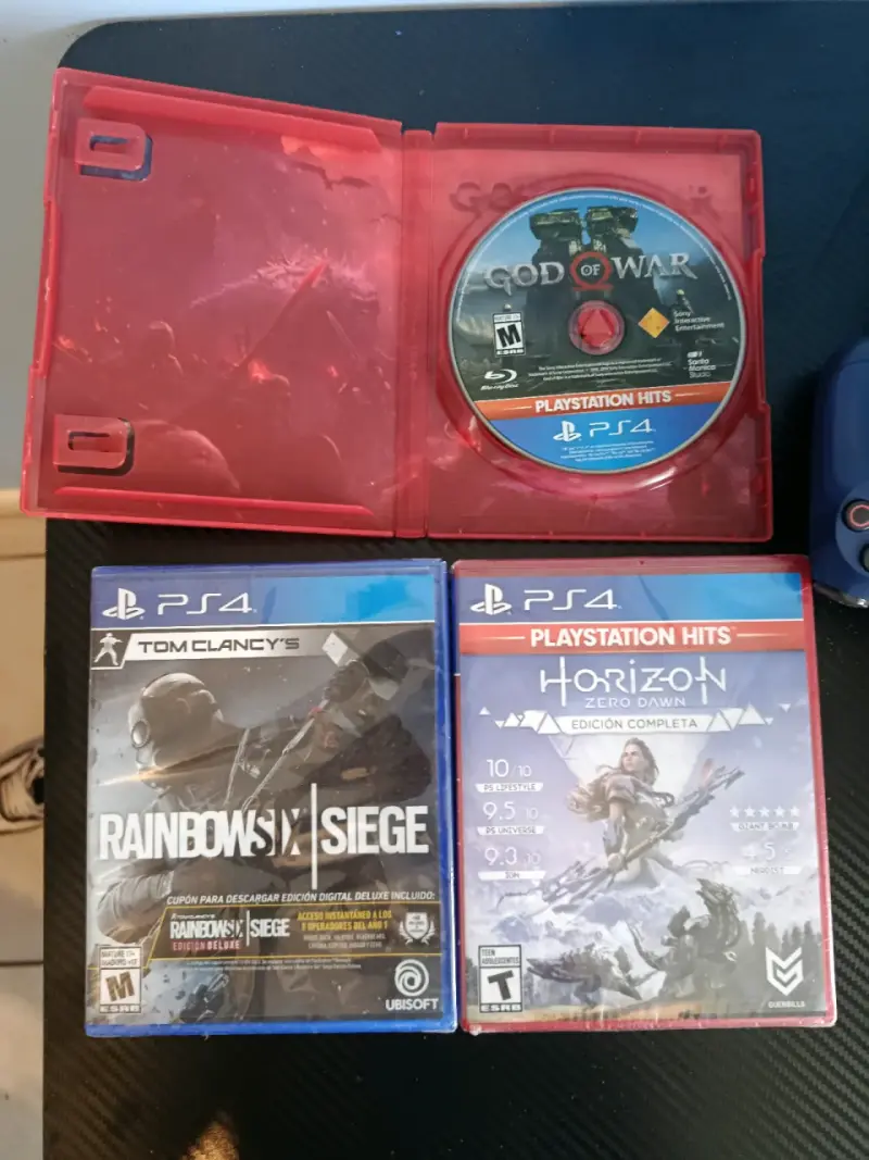 Consola PS4 con 3 juegos y 2 controles - 4