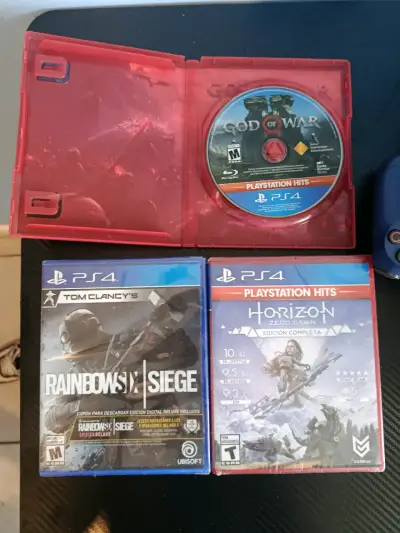 Consola PS4 con 3 juegos y 2 controles - miniatura 4