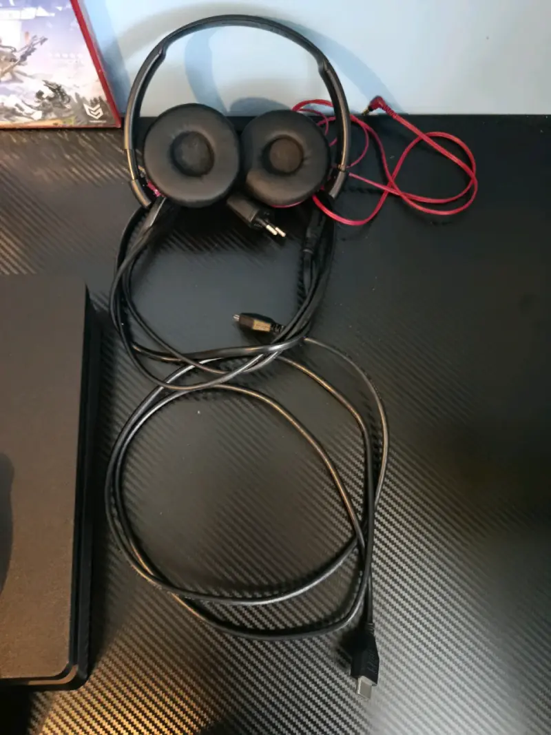 Consola PS4 con 3 juegos y 2 controles - 5