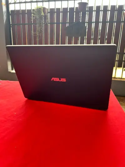 Notebook ASUS Intel Celeron 4GB RAM - miniatura 2