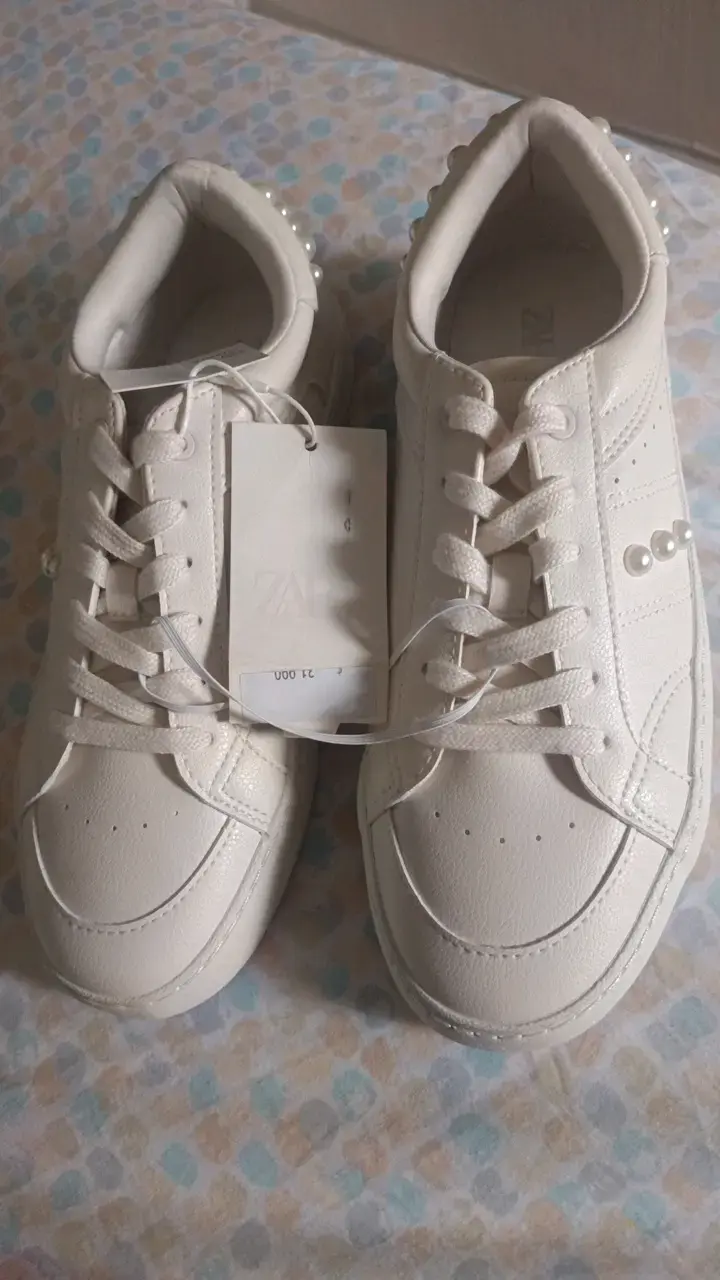 Zapatillas blancas con perlas para mujer - 1