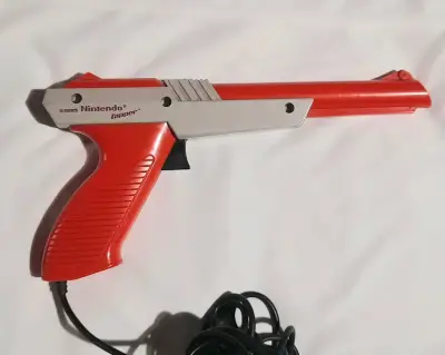 Pistola Zapper Nintendo NES 1985 Retro - miniatura 2