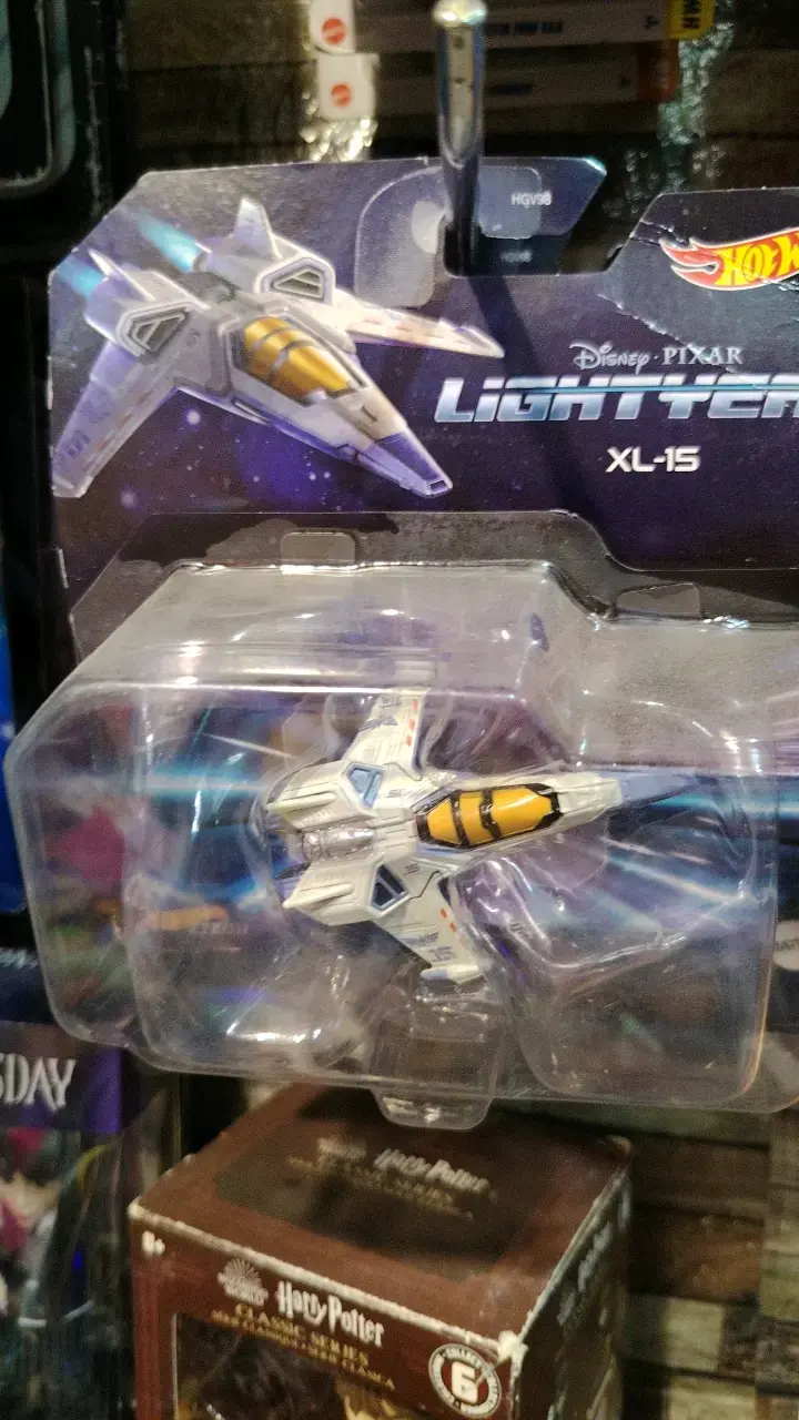 vehículos Hot Wheels LIGHTYEAR 4500 c/u - 2