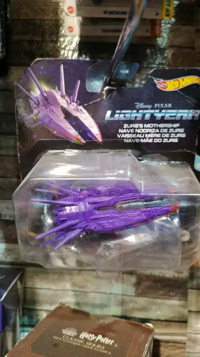 vehículos Hot Wheels LIGHTYEAR 4500 c/u - miniatura 3
