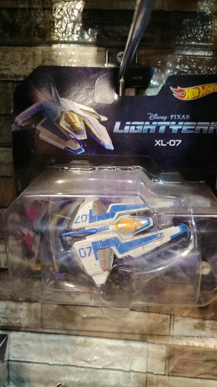 vehículos Hot Wheels LIGHTYEAR 4500 c/u - 4
