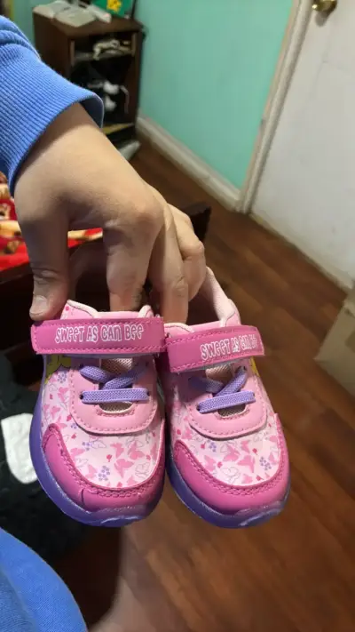Zapatillas infantiles rosadas con diseño de Pooh - miniatura 3