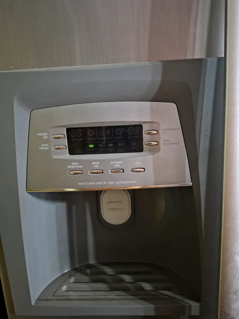 Refrigerador LG Side by Side con dispensador de agua - 4