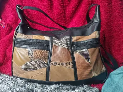 Bolso-bandolera animal print. - miniatura 1