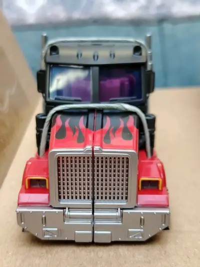 Figura Transformers Legacy Laser Optimus Prime - miniatura 3