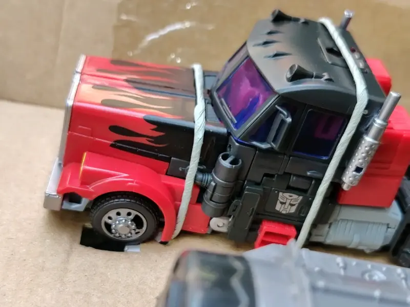 Figura Transformers Legacy Laser Optimus Prime - 4