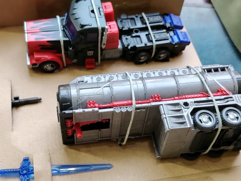 Figura Transformers Legacy Laser Optimus Prime - 5