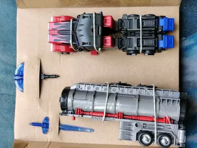 Figura Transformers Legacy Laser Optimus Prime - miniatura 6