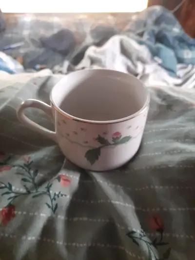 Juego de Tazas y Platillos de Porcelana Floral - miniatura 2