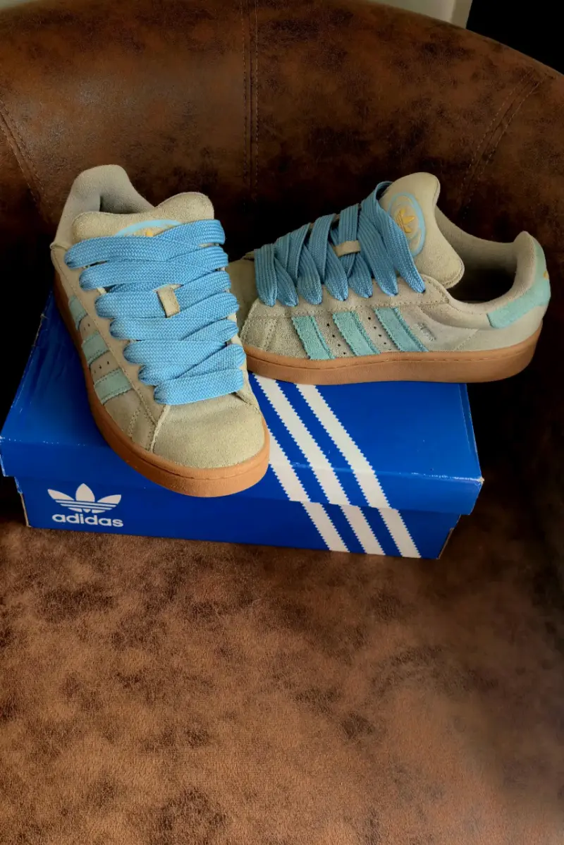 Zapatillas Adidas beige con celeste y suela de goma - 3