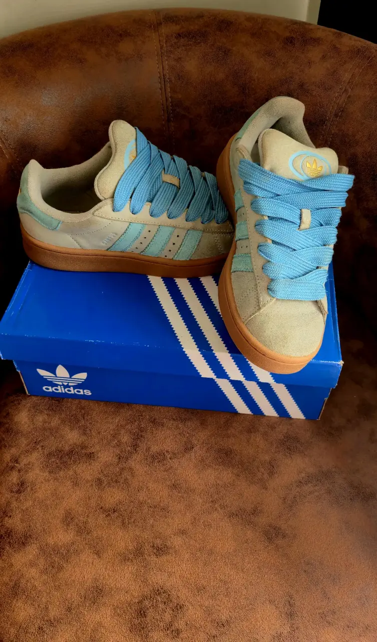 Zapatillas Adidas beige con celeste y suela de goma - 4