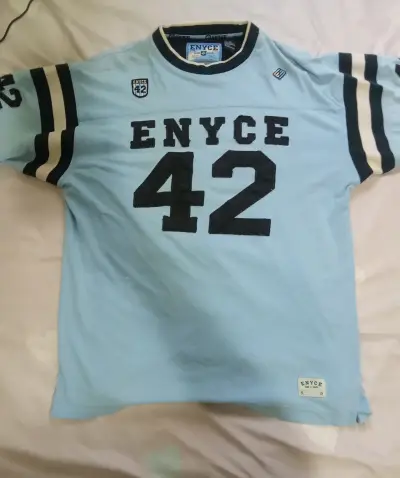Polera azul ENYCE con número 42 - miniatura 2