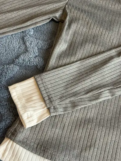 Polera de manga larga gris con detalle de encaje - miniatura 4
