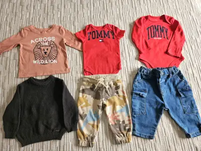 Ropa de bebé Tommy Hilfiger y Colloky - miniatura 1