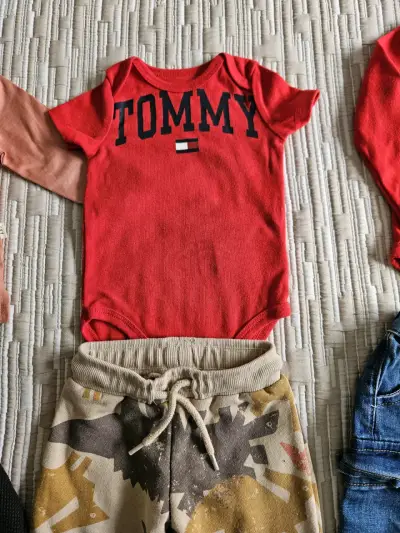 Ropa de bebé Tommy Hilfiger y Colloky - miniatura 2