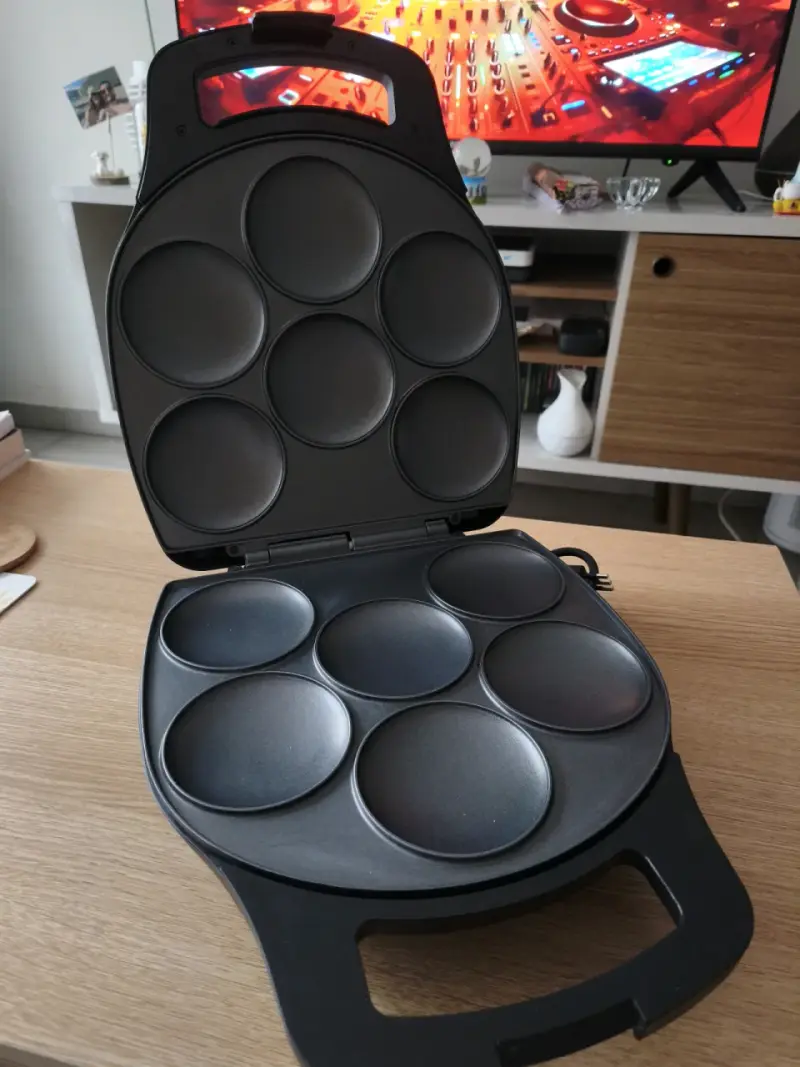 Máquina para hacer arepas Oster negra - 3