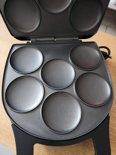 Máquina para hacer arepas Oster negra - miniatura 4