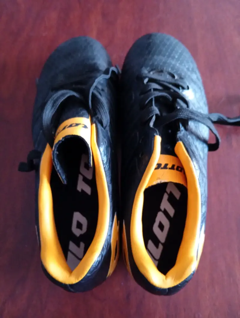 Zapatillas de fútbol niño Lotto negras y amarillas - 4