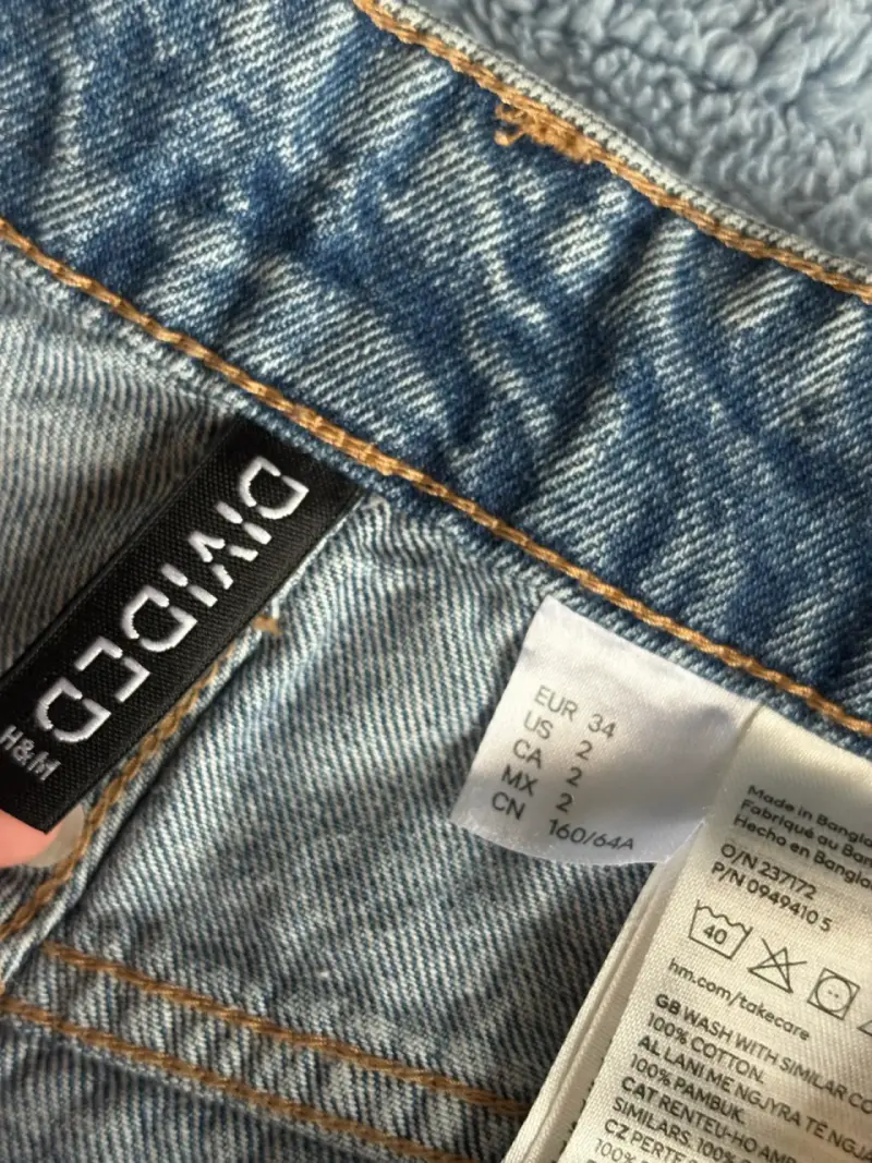 Shorts de mezclilla desgastados para mujer - 4