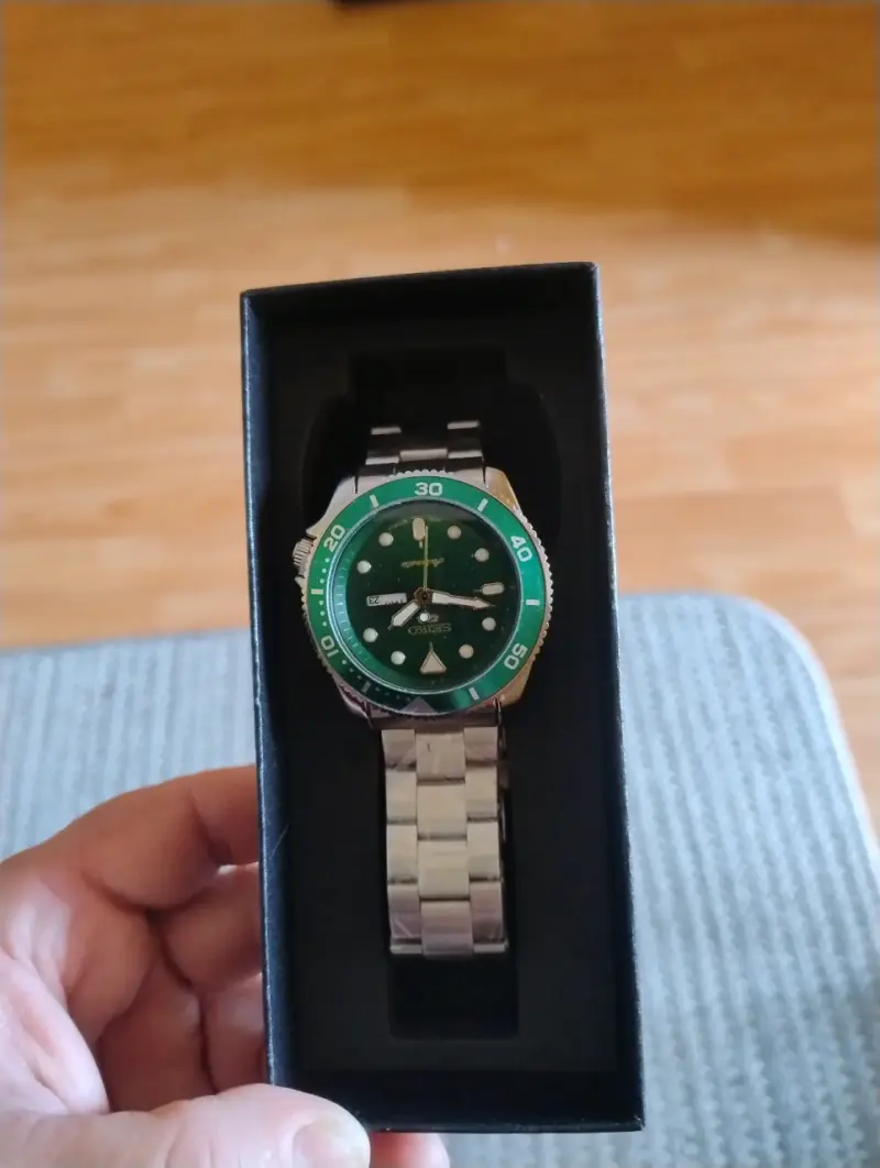 Reloj Seiko verde con brazalete de acero - 4