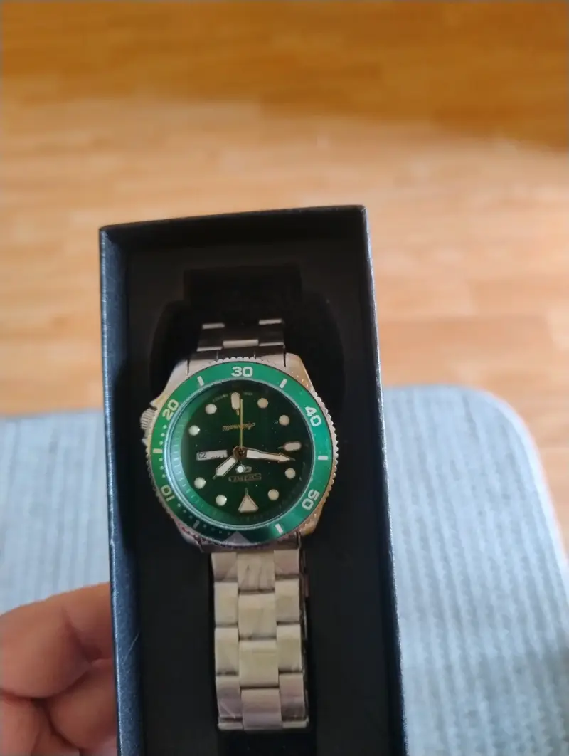 Reloj Seiko verde con brazalete de acero - 5
