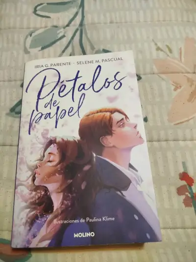 Libro 'Pétalos de Papel' de Iria G. - miniatura 1