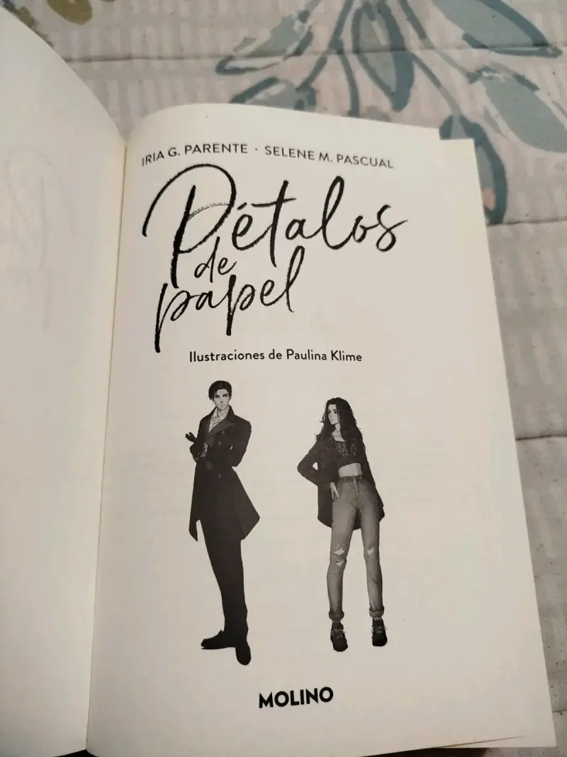 Libro 'Pétalos de Papel' de Iria G. - 2