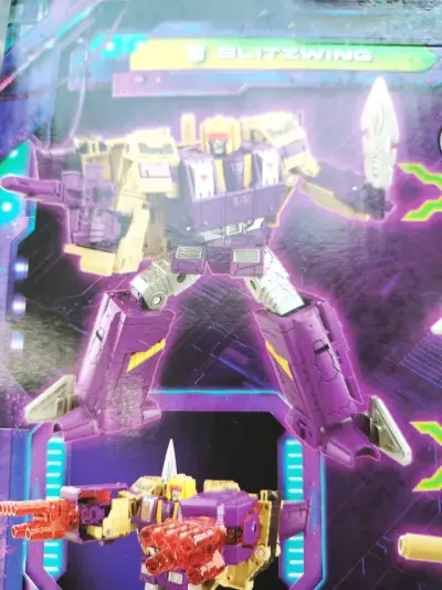 Figura Transformers Legacy Blitzwing Takara Tomy - miniatura 2