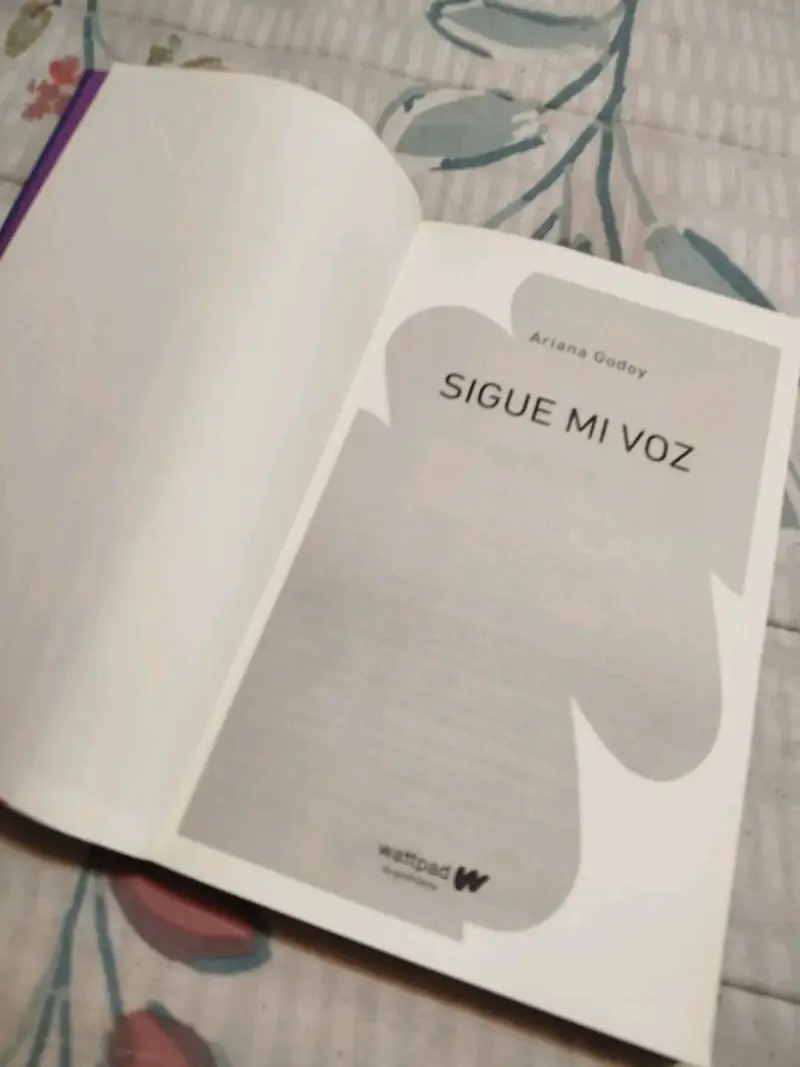 Libro 'Sigue Mi Voz' de Ariana Godoy - 2
