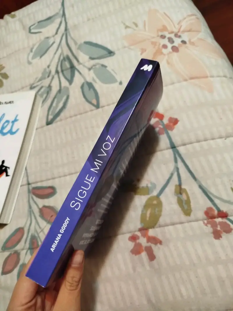 Libro 'Sigue Mi Voz' de Ariana Godoy - 4