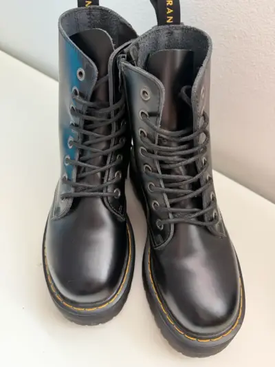 Botas negras con plataforma CMORAN bototos - miniatura 1