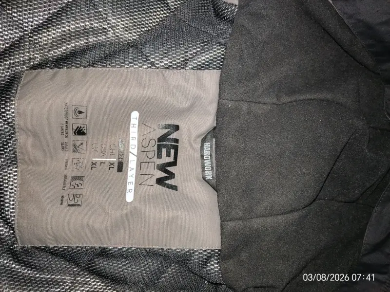 Chaqueta impermeable negra con capucha - 5