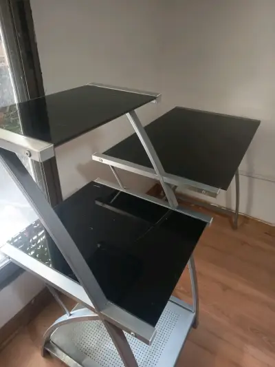 Escritorio de vidrio y metal para oficina - miniatura 1
