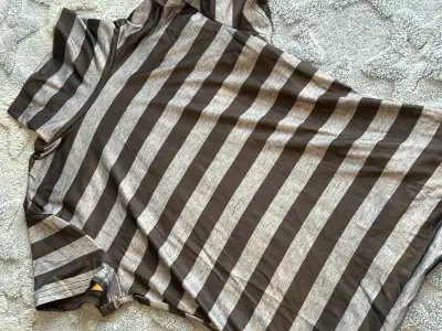 Polera de rayas gris y negro para mujer - miniatura 2