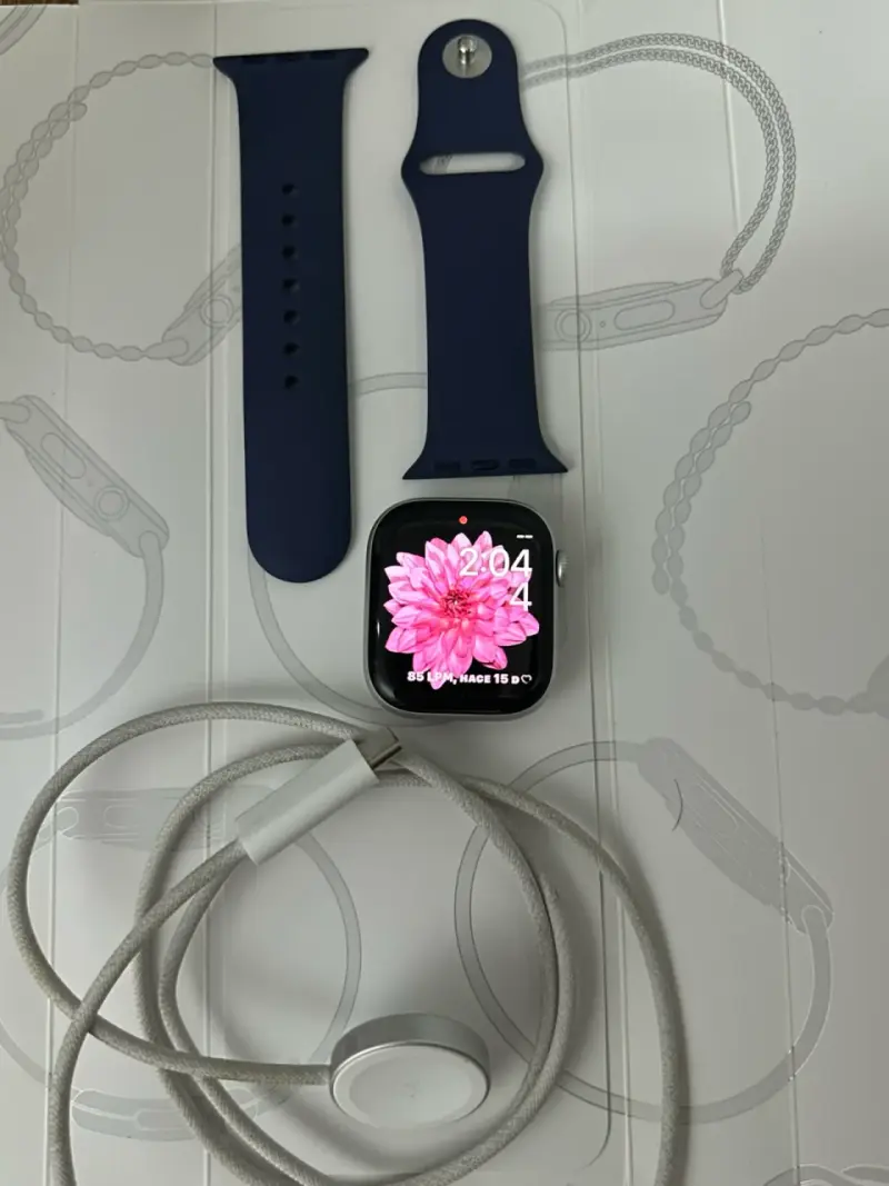 Apple Watch Series 10 incluye correas y cargador - 1