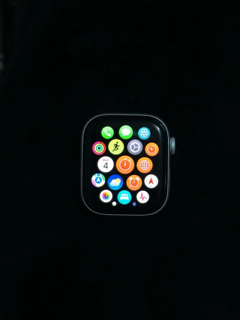 Apple Watch Series 10 incluye correas y cargador - 3