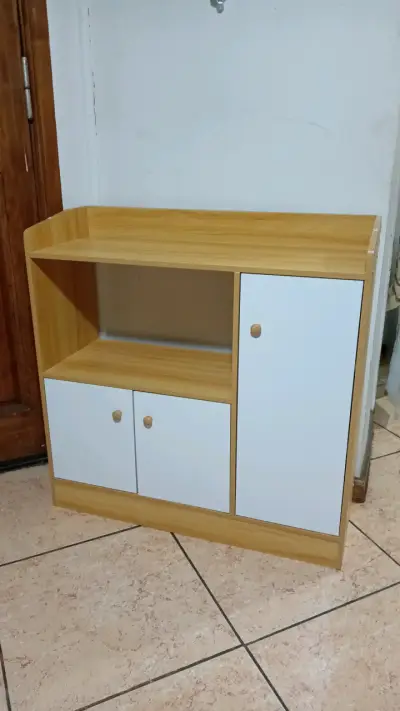 Mueble organizador de madera con puertas - miniatura 1