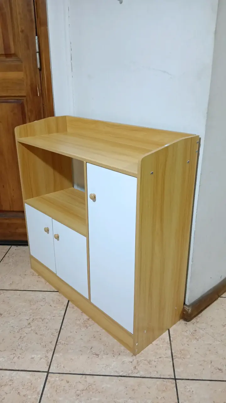 Mueble organizador de madera con puertas - 2
