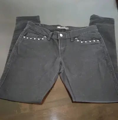 Jeans negros con detalles de tachas para mujer - miniatura 1