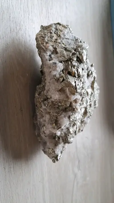 Roca de mineral de pirita brillante - miniatura 3