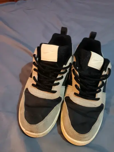 Zapatillas deportivas Nike negras y grises - miniatura 3
