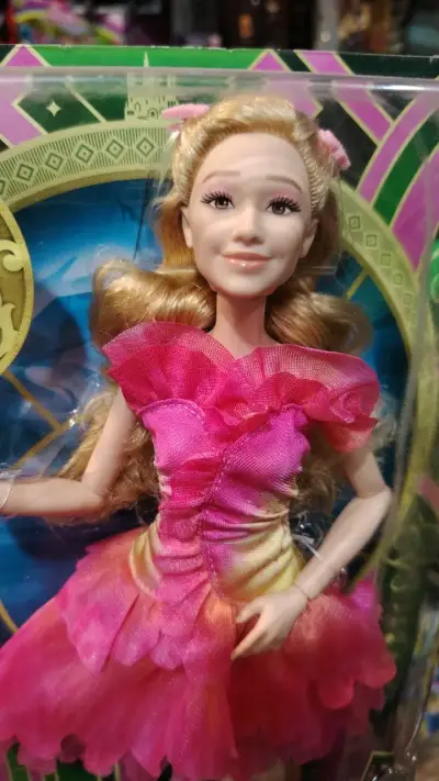 Muñeca Glinda de Wicked con vestido rosa - miniatura 2